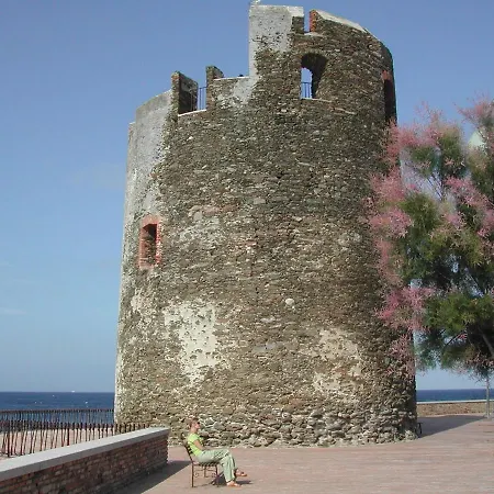 Apartment Via Mar Ligure * シニスコーラ